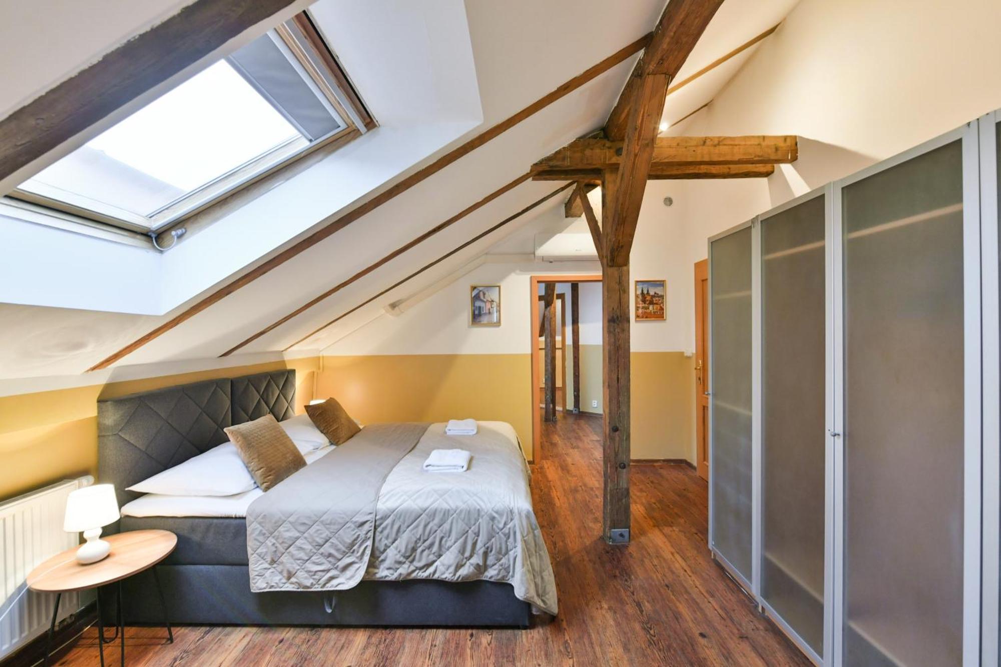 Amazing Charles Bridge Apartment Praga Exterior foto