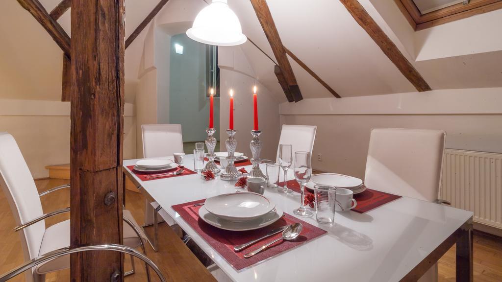 Amazing Charles Bridge Apartment Praga Quarto foto