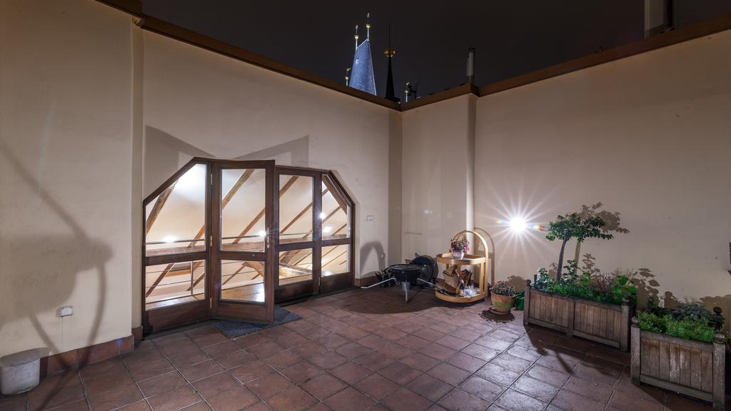 Amazing Charles Bridge Apartment Praga Quarto foto